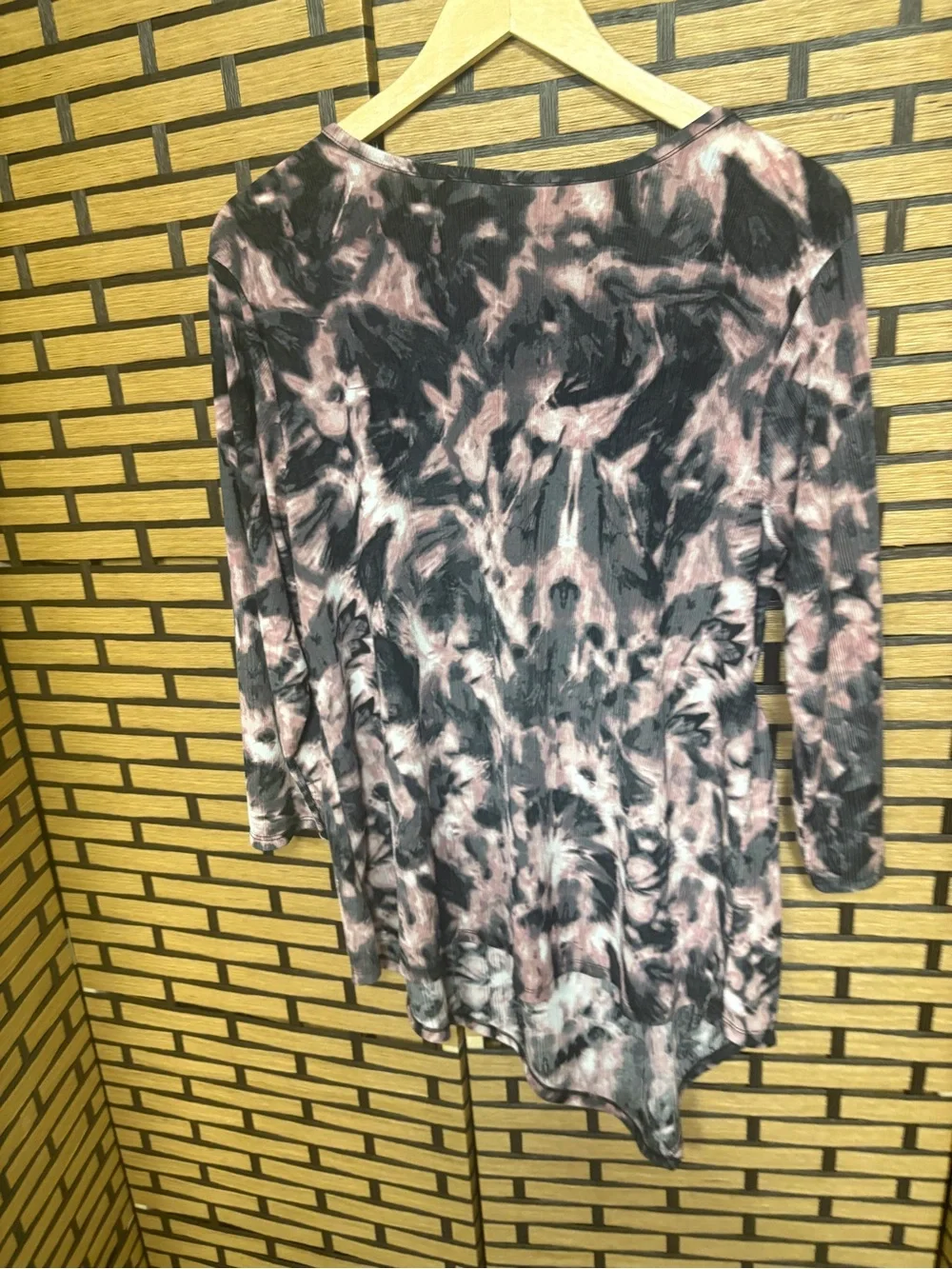Cato gray and pink tie dye asymmetrical  hem blouse size 14/16